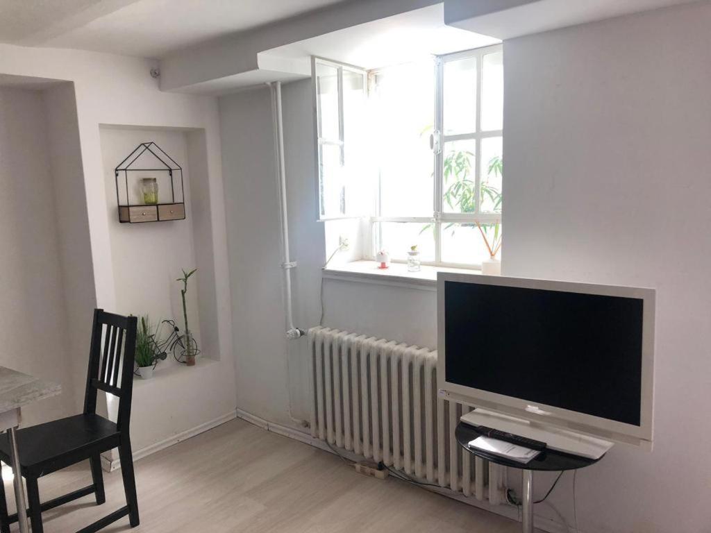 Apartamento Bescheidene Untergeschoss In Guter Lage.